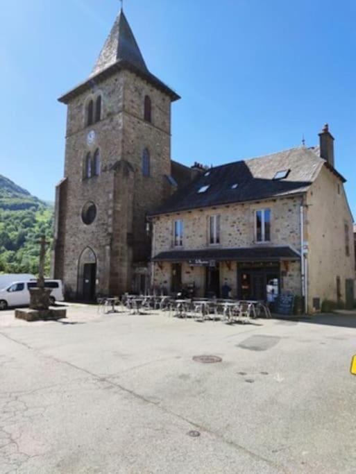 Maison Familiale Et Authentique Saint-Jacques-des-Blats Bagian luar foto