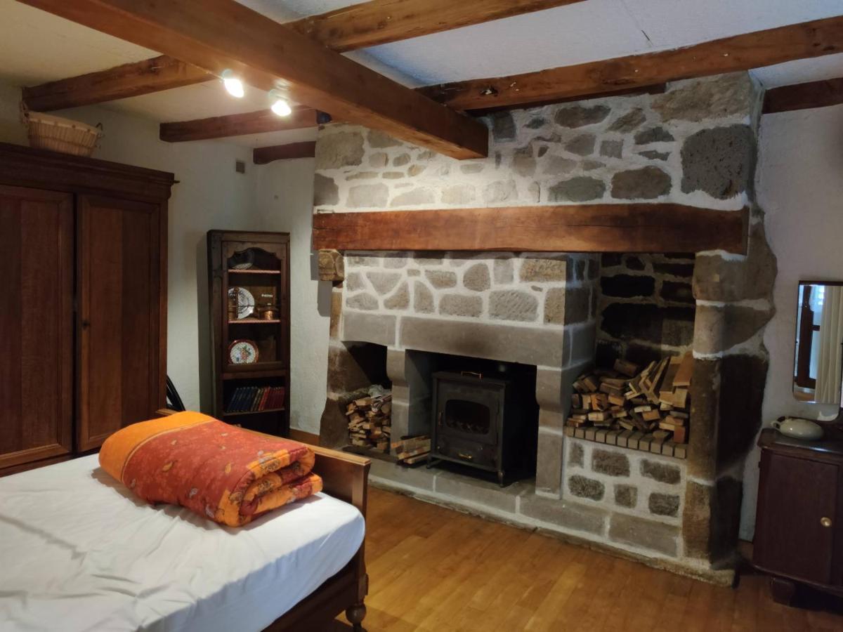 Maison Familiale Et Authentique Saint-Jacques-des-Blats Bagian luar foto