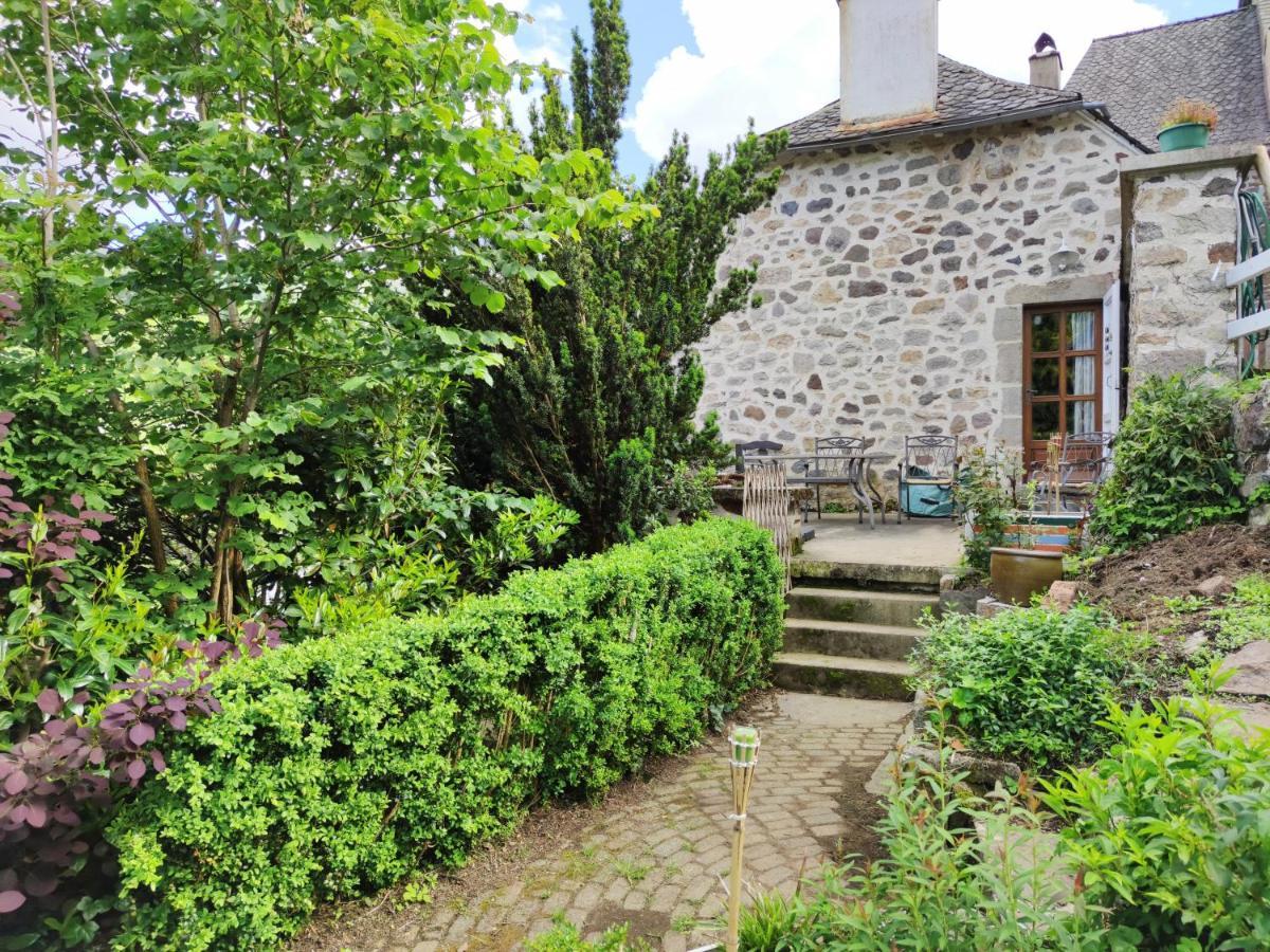 Maison Familiale Et Authentique Saint-Jacques-des-Blats Bagian luar foto